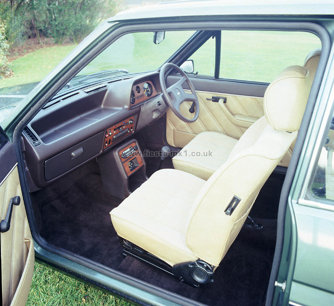 Fiesta MK1: Ghia Interior