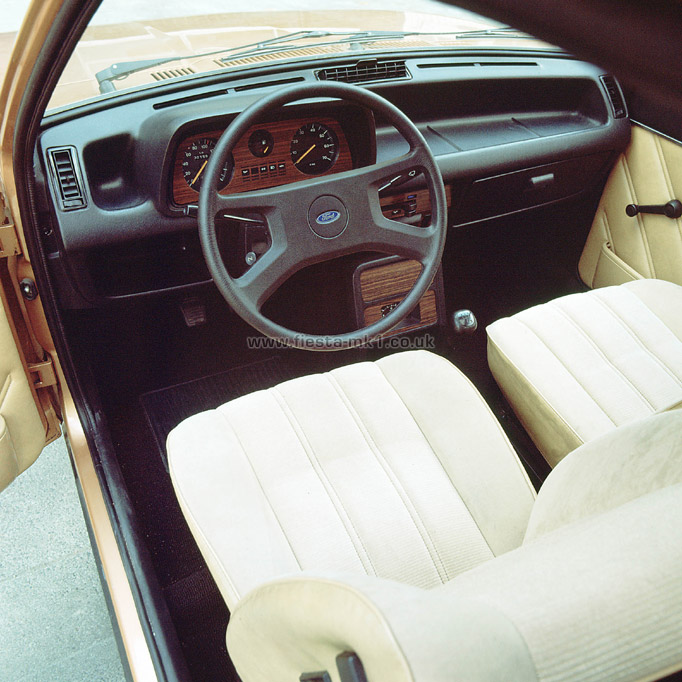Fiesta MK1: Ghia Interior