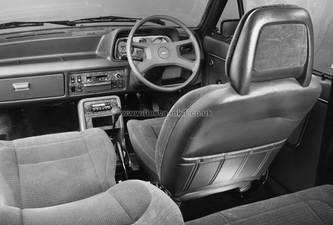Fiesta MK1: Ghia Interior Big Bumper